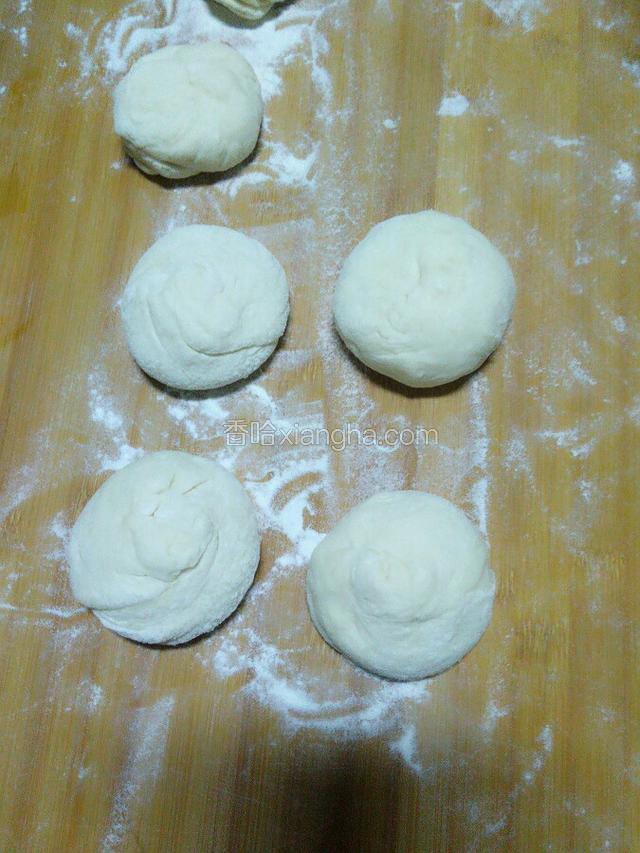 均匀分成大小的剂子。