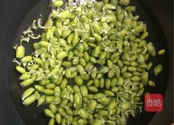 青椒毛豆的做法图解2