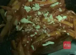 Illustration of how to make cheese and spicy stir-fried kimchi rice cake 12