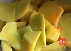 黄桃糖水罐头的做法图解2