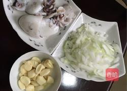 柠香鲜奶葱蒜鲜鱿斜管面的做法图解3