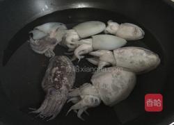 柠香鲜奶葱蒜鲜鱿斜管面的做法图解2