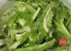 清炒苦瓜的做法图解3