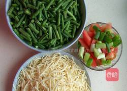 豆角焖面的做法图解1
