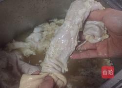 泡椒肥肠的做法图解1