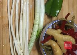 泡椒肥肠的做法图解2