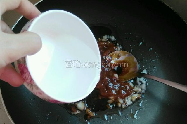 再加入适量水。