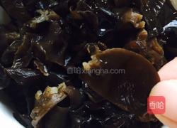 鲜虾木耳炒滑蛋的做法图解1