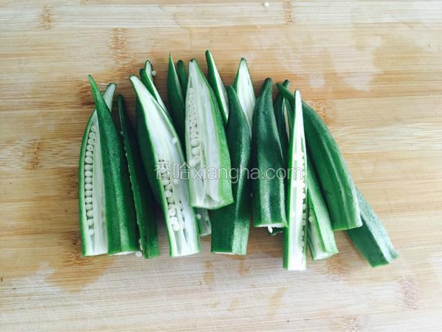 用刀从中间切开