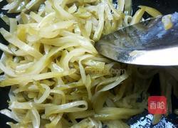 榨菜炒肉丝的做法图解3
