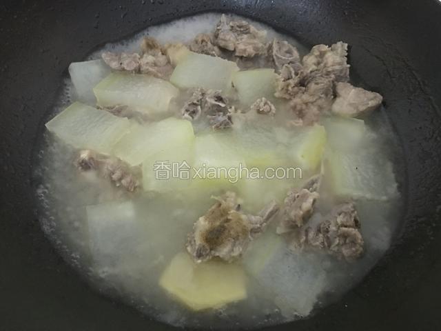最后加入盐与适量的胡椒粉即可