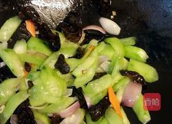 胜瓜木耳炒洋葱的做法图解6