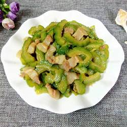 苦瓜炒肉的做法[图]