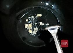 素炒蟹味菇的做法图解3