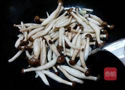 素炒蟹味菇的做法图解4