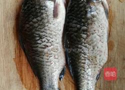 砂锅鲫鱼豆腐的做法图解1