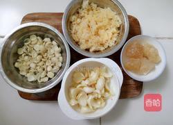 快速煮鲜百合莲子银耳糖水的做法图解1