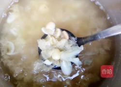 快速煮鲜百合莲子银耳糖水的做法图解3