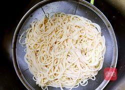 海鲜意面的做法图解1