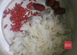 红枣银耳枸杞羹的做法图解2