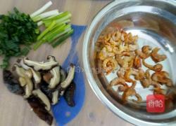 玉子豆腐炖香菇虾米的做法图解2