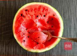 榨西瓜汁的做法图解2