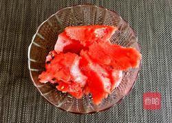 榨西瓜汁的做法图解3