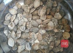 海鲜炒花蛤的做法图解1