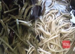 红烧肉炖干豆角木耳葫芦条的做法图解1