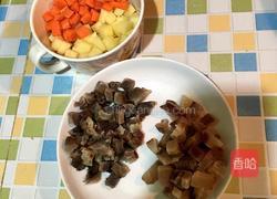 腊肉土豆焖大米饭的做法图解2
