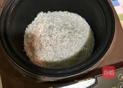 腊肉土豆焖大米饭的做法图解3