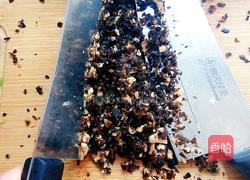 猪肉芹菜香菇木耳水饺的做法图解4