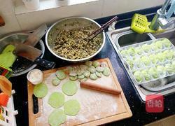 猪肉芹菜香菇木耳水饺的做法图解6