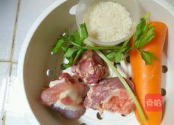 猪同骨大米粥的做法图解1