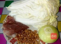 猪肉虾仁白菜馅饺子的做法图解1