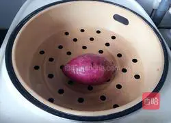 Illustration of how to make purple potato egg rolls 1