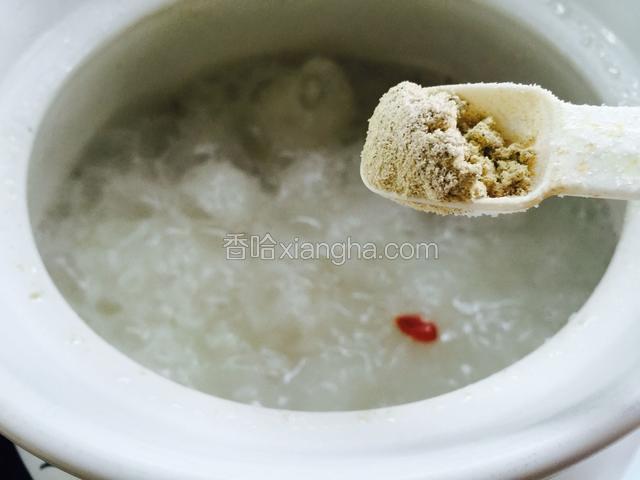 加入适量的胡椒粉。