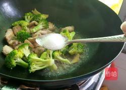 西蓝花炒肉的做法图解8