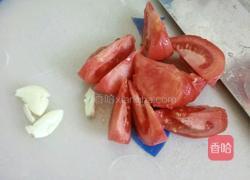 茄汁油豆腐的做法图解1