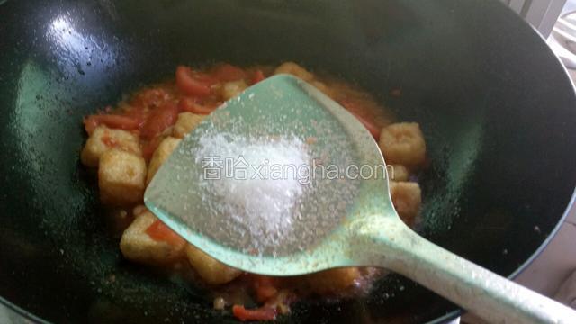 差不多时加入适量盐味精调味