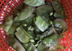 炝炒菜扁豆的做法图解2