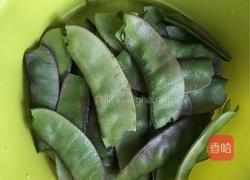炝炒菜扁豆的做法图解1