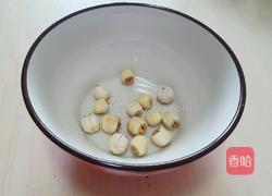绿豆莲子百合桂圆粥的做法图解2