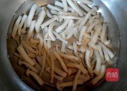 海鲜菇炒蛏肉的做法图解3