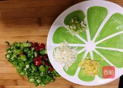 双椒黄金鹌鹑蛋的做法图解2