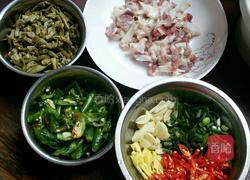 酸豆角炒猪喉结的做法图解5