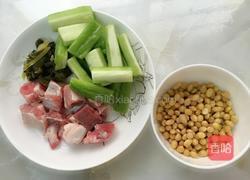 酸爽苦瓜排骨汤的做法图解1