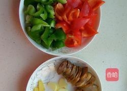 腊肠炒彩椒的做法图解1