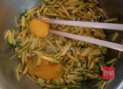 Illustration of how to make pumpkin cake with electric baking pan 3