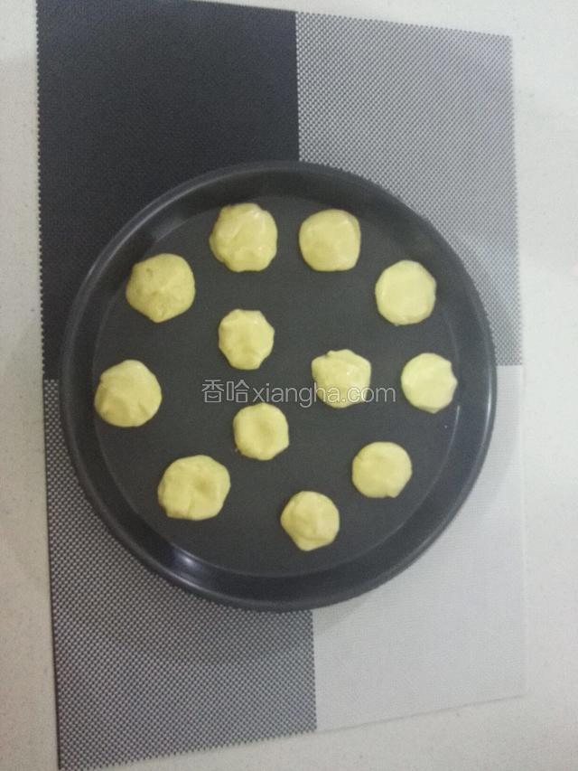 每块大约15克左右，做成小剂子团成圆形